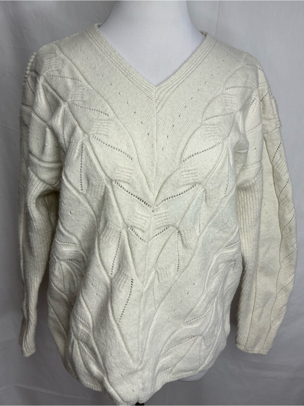 2248 - Women's Cream Cable Knit V-Neck Sweater